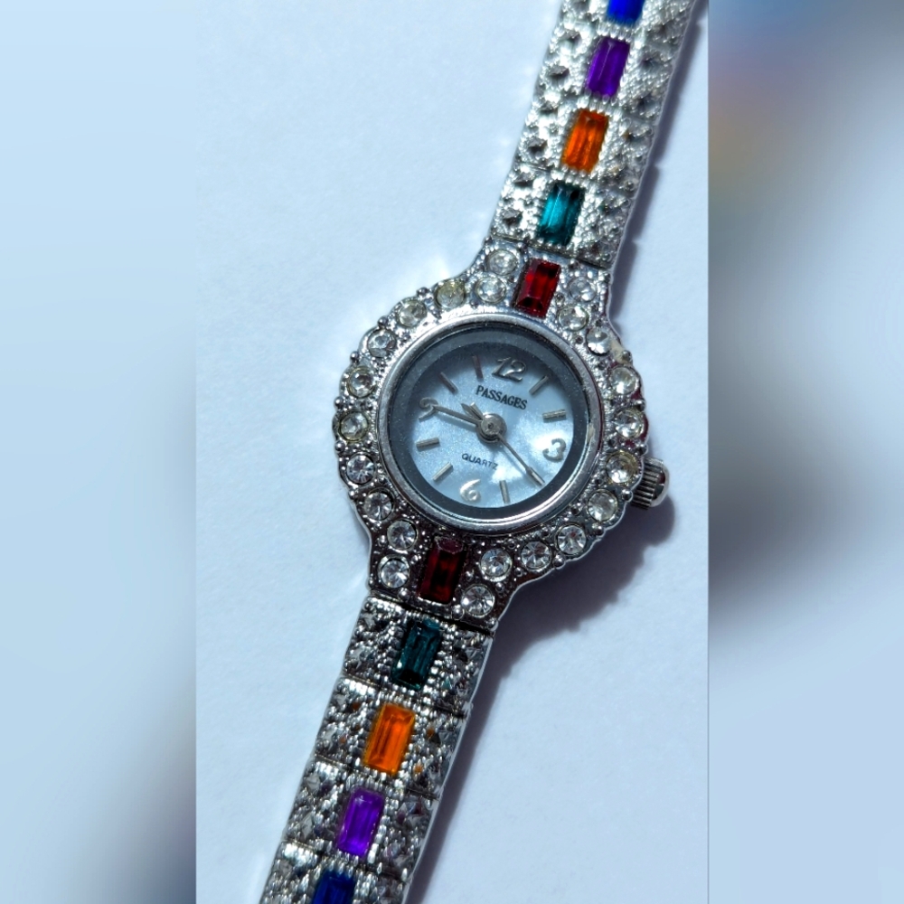 (43)Vintage Women’s Passages Watxh Beautiful Luxury Colorful Crystals